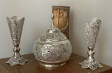 luxuriose Silberne iranische Vasen