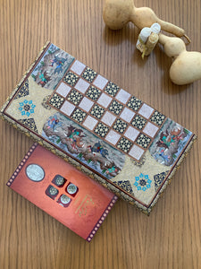 : orientalisches Würfel - Brettspiel in feiner Holzarbeit und schön bemalten Mustern und Figuren. Grösse 40 mal 40 cm