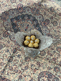 iranischer Süssigkeitenbehälter in Silber fein verarbeitet. Für Nüsse, Schokolade und Süssigkeiten  mit Haltegriffe. Kashkul Malileh